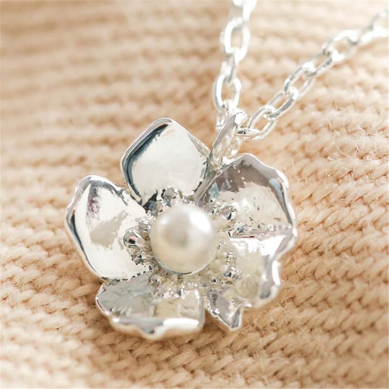 Special Unique Flower Shape Pearl Buttercup Necklace in Sterling Silver Fashion Accessories