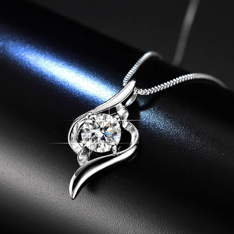 One Carat Mo Mo Stone Clavicle Chain Six Claw Heart Shaped Cow Head Pendant Necklace
