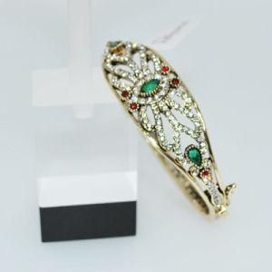 Newest Design Alloy Gold Plated Fashion Jewellry Bangle (002A07300B1G321)