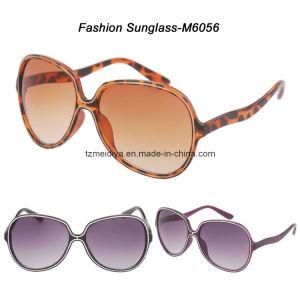 New Design Women Sunglasses, Scribing Ornaments (UV, FDA, CE) (M6056)