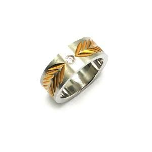 Stylish Stainless Steel Ring The Flowers Are Plated with Gold
