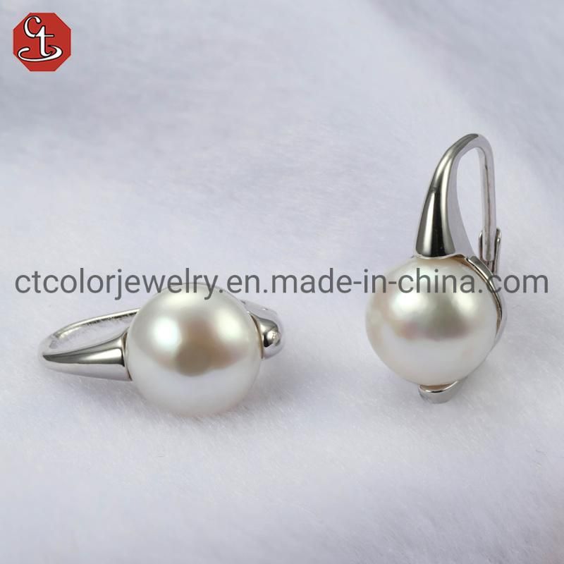 Fashion Jewelry Silver and Brass White Shell Pearl Earring