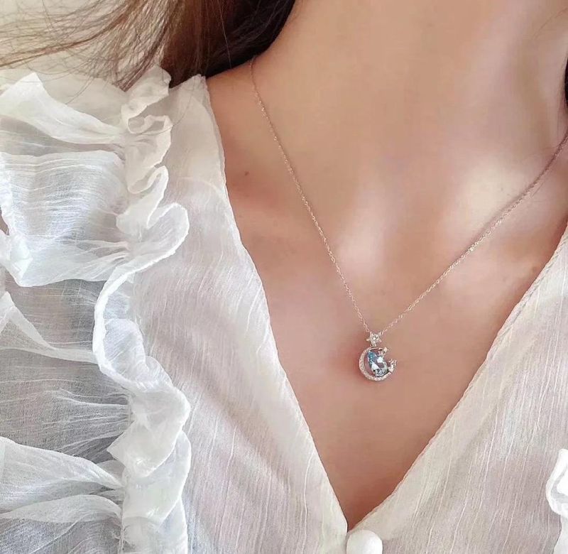 Luxury 18K Gold Diamond Inlaid Aquamarine Necklace