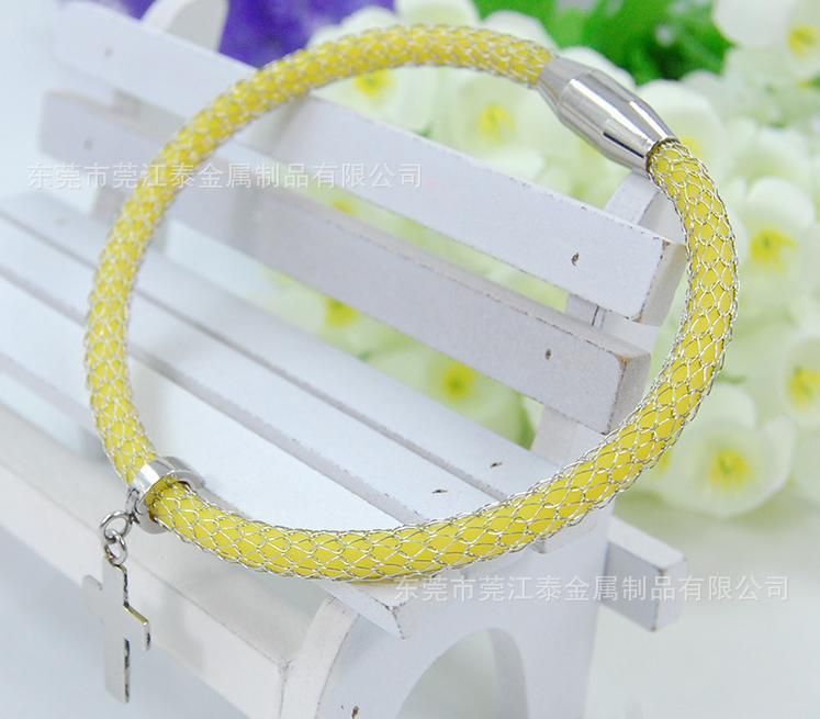 Pretty Silicone Bracelet with Small Metal Cross for Jewellery