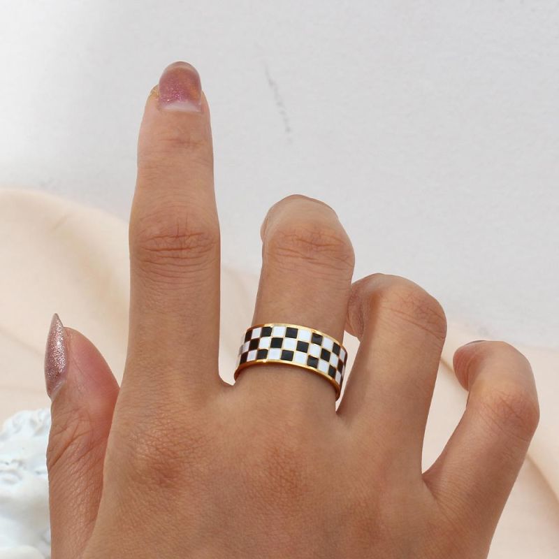 Factory Customized Wholesale Customized Matte Fashion Jewelry Stainless Steel Waterproof 18K Gold-Plated Enamel Black-and-White Checkerboard Ring