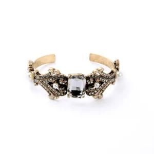Fashion Golden Rhinestone Studded Women&prime;s Bracelet with Pearl