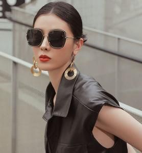 Oversized Fashionable Polarized Sunglass with Hollowed out Metal Frame