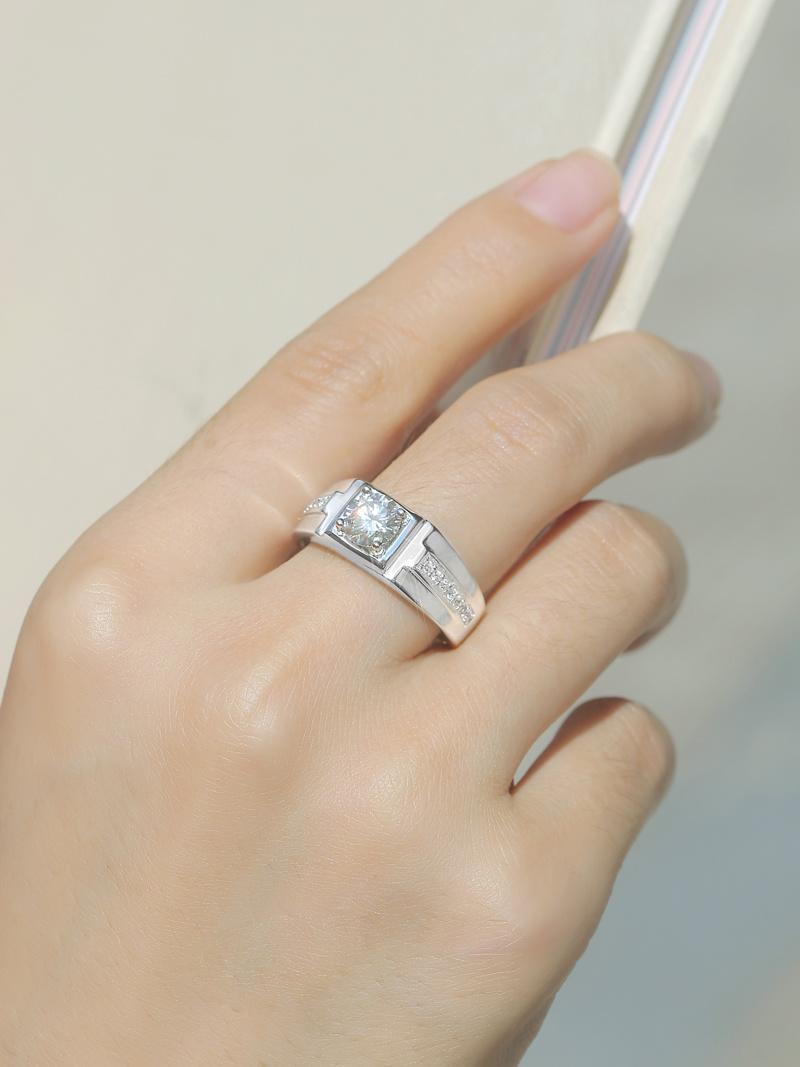 Exquisite diamond classic four-claw 1 carat Moissanite men′s jewelry ring for man