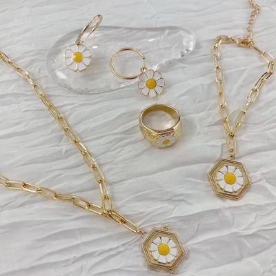 Wholesale Simple Jewelry Set Metal Daisy Flower Earrings and Necklace Set