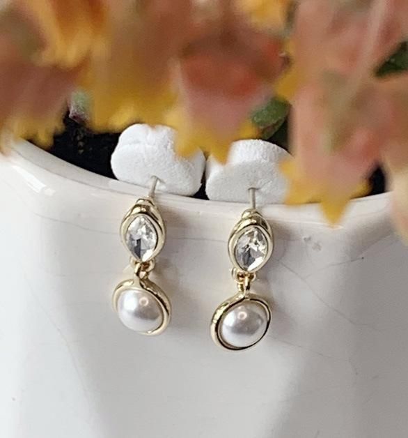 Delicated Crystal Glass Marquise Stud with Mini Round Pearl Drop Earring Studs for Women