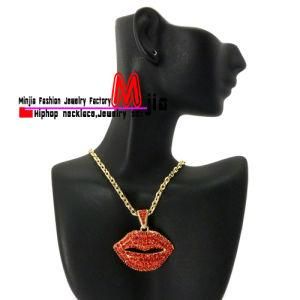 Fashion Zinc Alloy Jewelry New Iced out Red Lips Pendant Necklace (MZ-69)