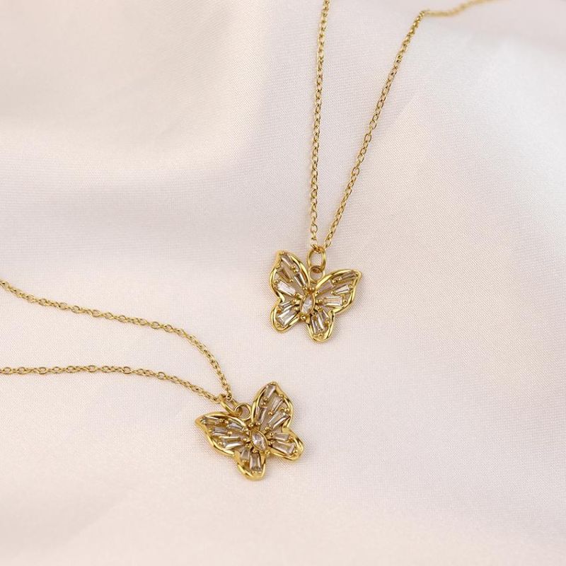 18K Gold Hollow Relief Diamond Flower Pendant Necklace for Women