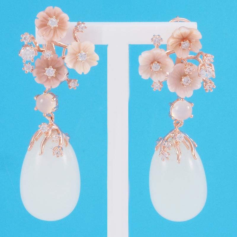 Classic Elegant Chinese style Earrings in shell pearl for girls