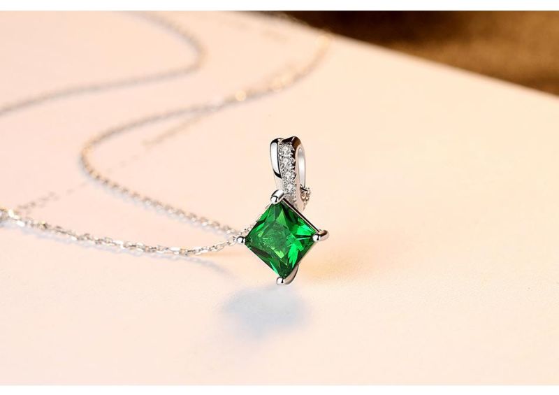 New Chain Elegant Green Rhombus Pendant Zircon Necklace