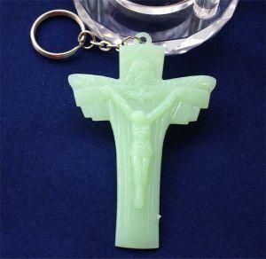 Plastic Luminous Cross Pendant (LZ31)