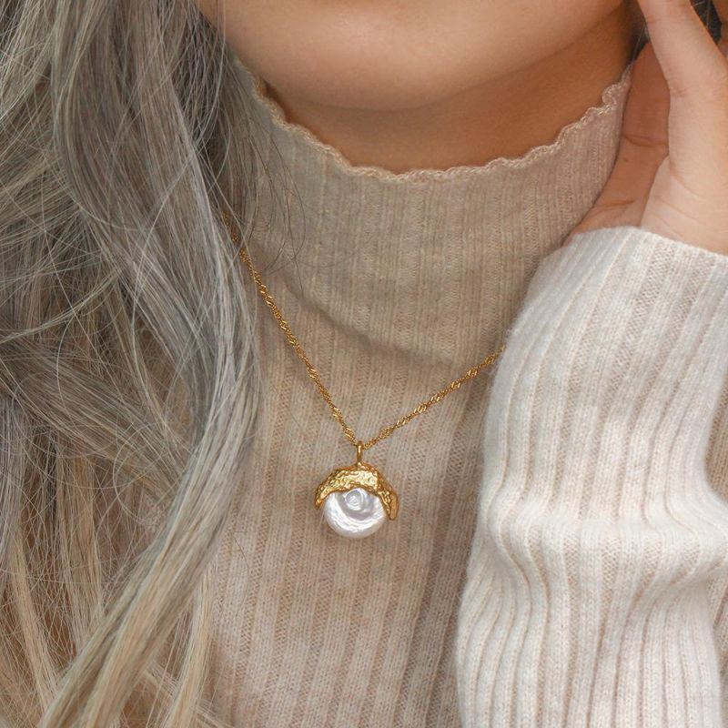 Factory Customized Fashion Women′s Jewelry Wholesale 18K Gold-Plated Stainless Steel Pearl Pendant Necklace