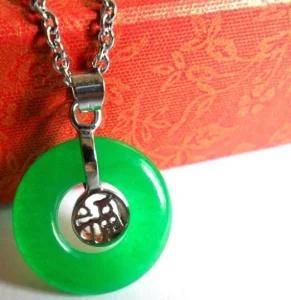 Round Design The Malay Jade Pendant Jewelry (X102)