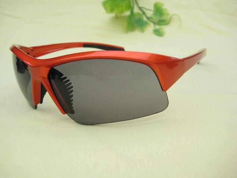 New Fashion Half Frame Design Sports Sunglass with Ce/FDA