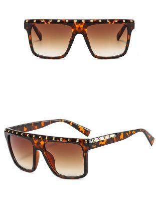 2022 Fashion Style Rivet Sunglasses Custom Sunglasses