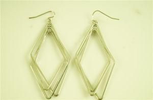 Wire Diamond Shapped Earring