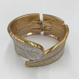 High Quality Metal Alloy Bracelet with Leaf Jewelry Bangle