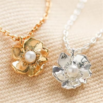 Special Unique Flower Shape Pearl Buttercup Necklace in Sterling Silver Fashion Accessories