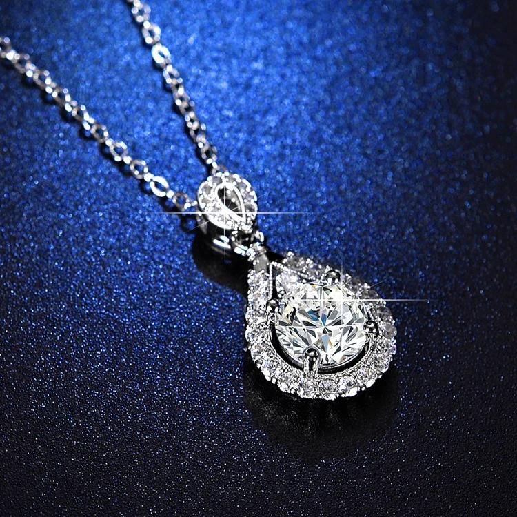 One Carat Mo Mo Stone Clavicle Chain Six Claw Heart Shaped Cow Head Pendant Necklace