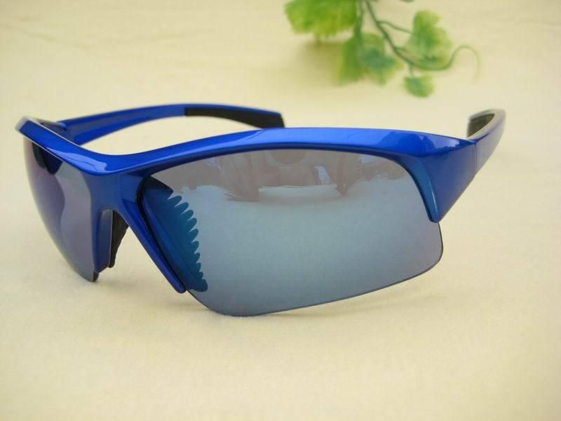 New Fashion Half Frame Design Sports Sunglass with Ce/FDA