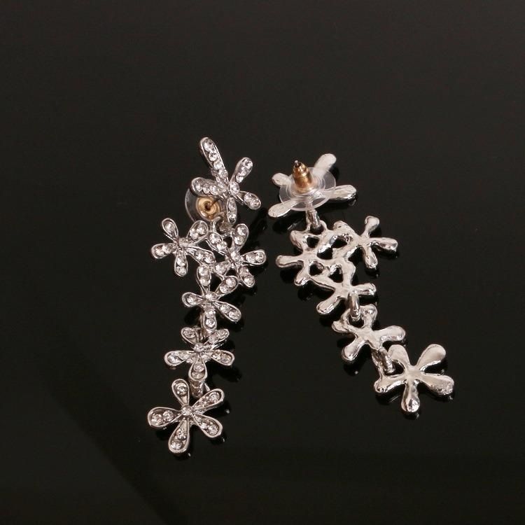 Fashion Jewelry Five-Petal Flower Stud Earrings with Diamonds