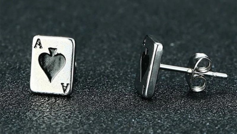 Simple and Small Ace of Spades Earrings Poker Titanium Stainless Steel Surgical Steel Women′ S Earrings Er1091