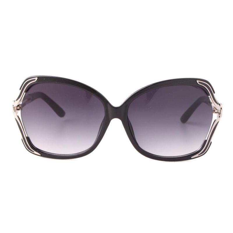 2018 Hot Selling Classical Women Sunglasses with Metal Decoration