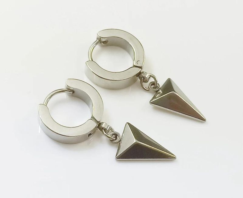 Temperament High-End Simple Retro Stainless Steel Titanium Ear Buckle Earrings European and American Personality IP 18K Gold Triangle Pendant Earrings Er0026