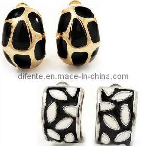 C Shape Stainless Steel Earrings with Black Enamel Stud (ER1290)