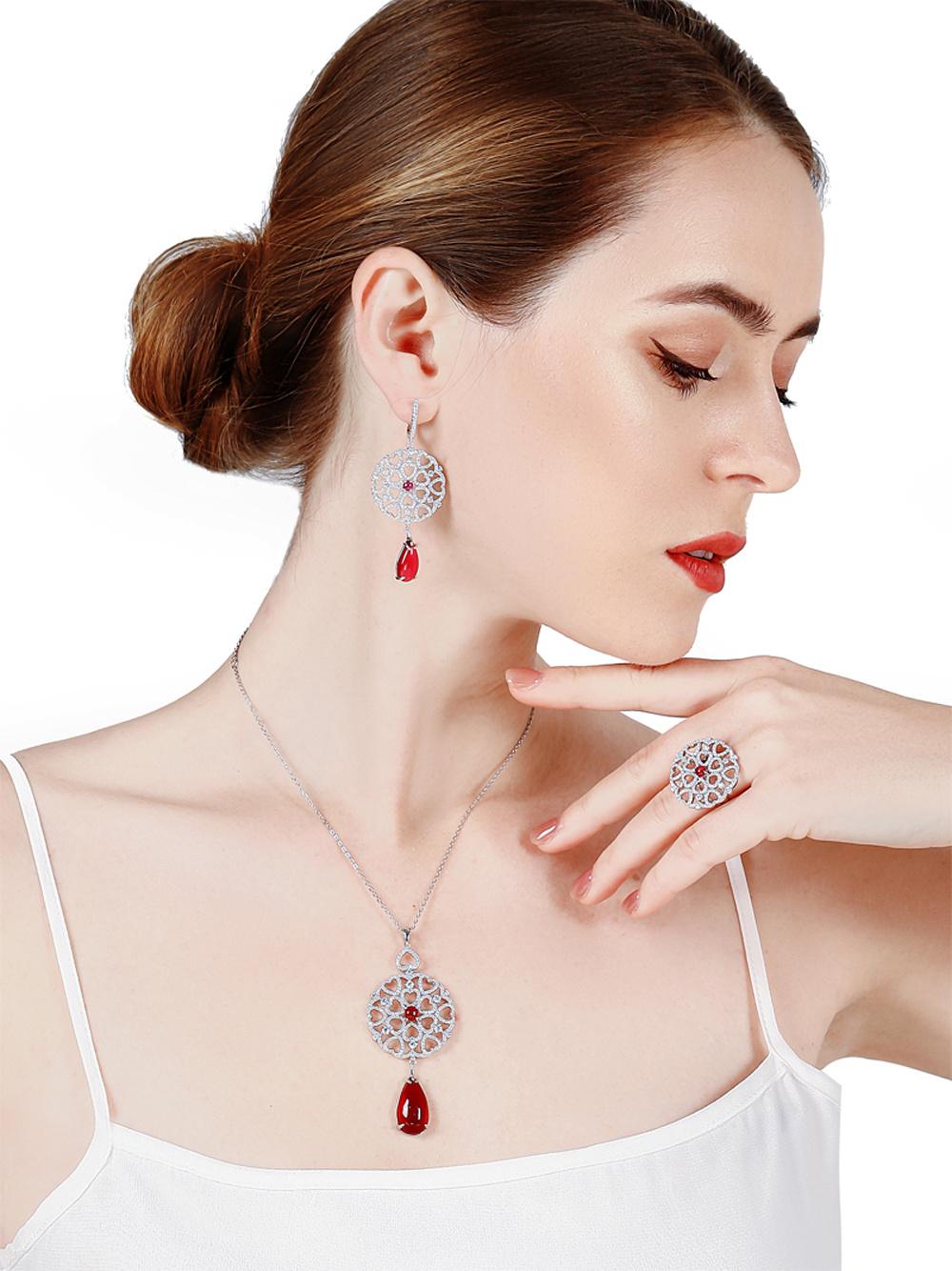 Fashion Jewelry 925 Silver and Brass Gemstone Luxury Women Jewelry Emerald Pendant Necklace
