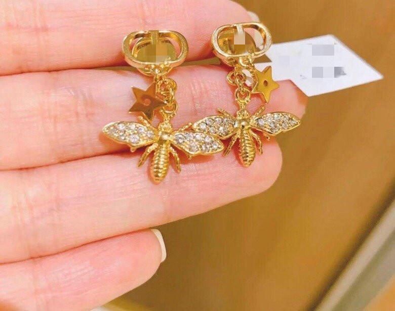 Designer Golden Color Earrings Luxury Earrings Butterfly Pendant Fashion Earrings