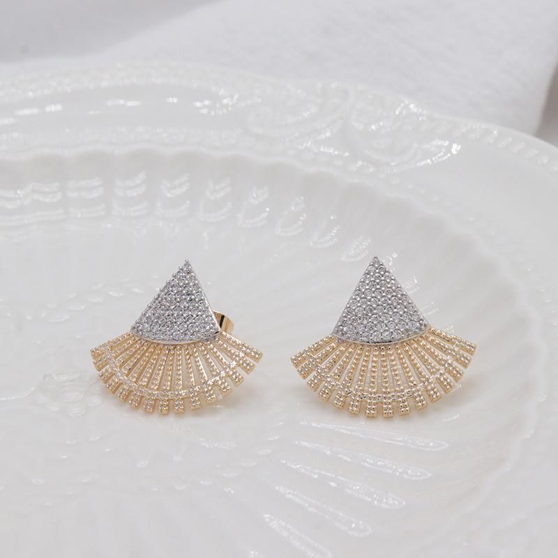 Fashion Brass Gilded Jewelry Scalloped Lady Charm Earrings