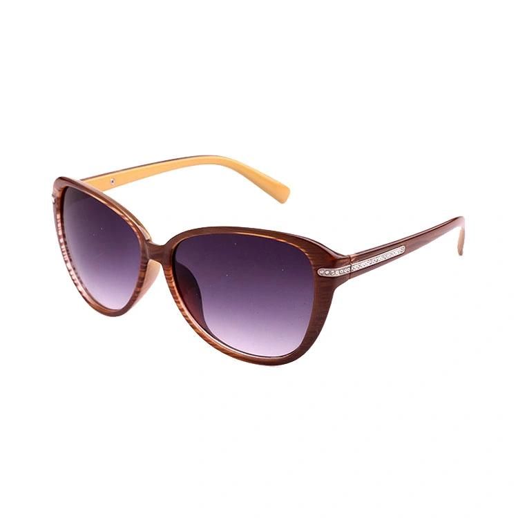 Hot Selling Retro Fashion Sunglasses with Diamond Decoration