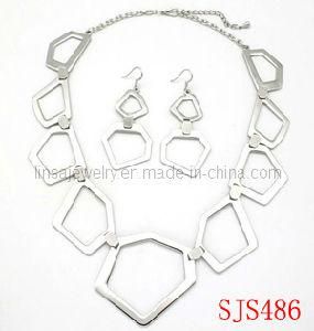 Charm Design Stainless Steel Jewelry Set for Women (SJS486)