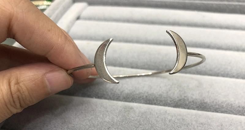 Open Bracelet in Alloy Shape with Coconut Leaves