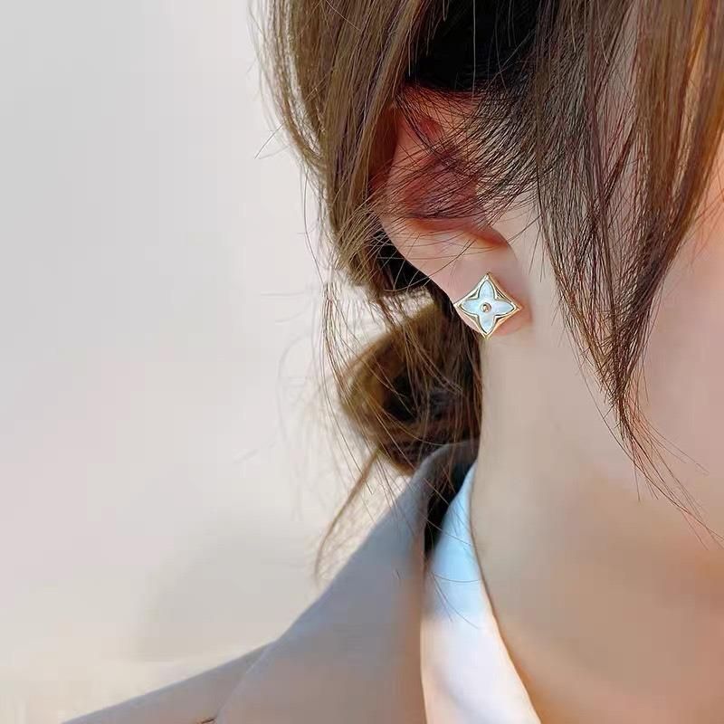 Wholesale Jewelry C Shape Sweet Cross Flower Women Stud Earrings