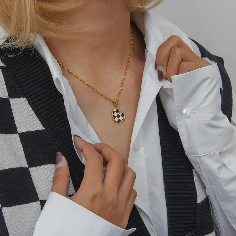 Factory Customized Fashion Jewelry Wholesale Customized Stainless Steel 18K Gold-Plated Black-and-White Checkerboard Love Necklace