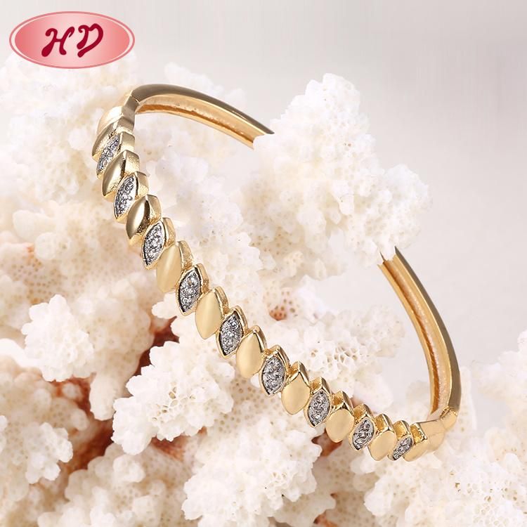 Popular Fashion 18K Gold Jewelry Design Rhodium Color Bangle for Women