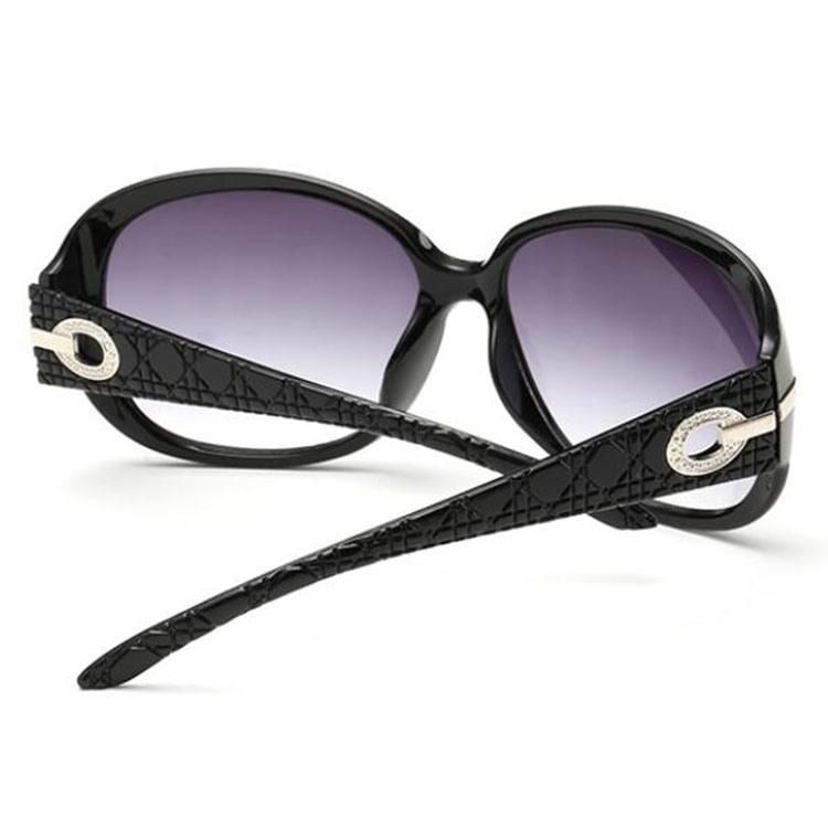 Old Age Fashion Style with Metal Logo Sunglasses