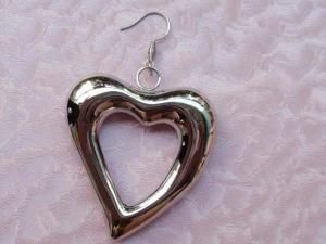 Hollow Heart Shape Fashion Stainless Steel Earrings (MA-H-11008A)