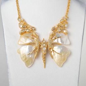 High Quality Butterfly Vogue Lady Necklace with White Shell