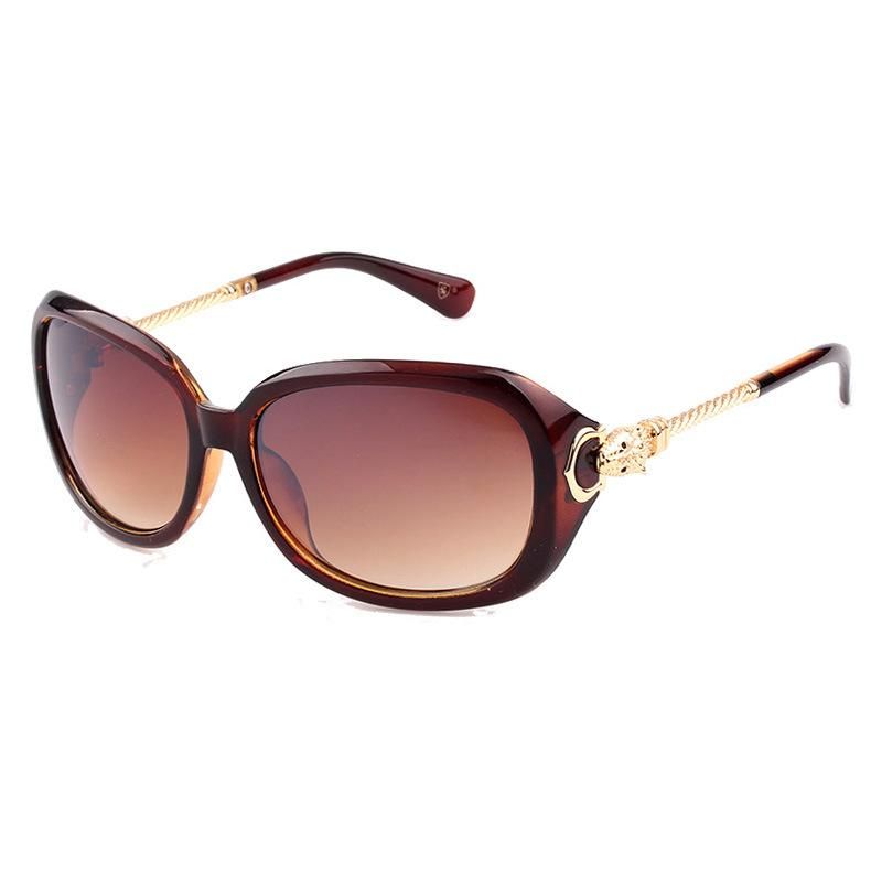 2017 Factory Directly Oval Shape Fashion Sunglasses with Gold Decoration