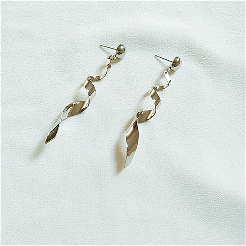 New Style Minimalist Twist Rotation Long Tassel Metal Waves Stud Earrings