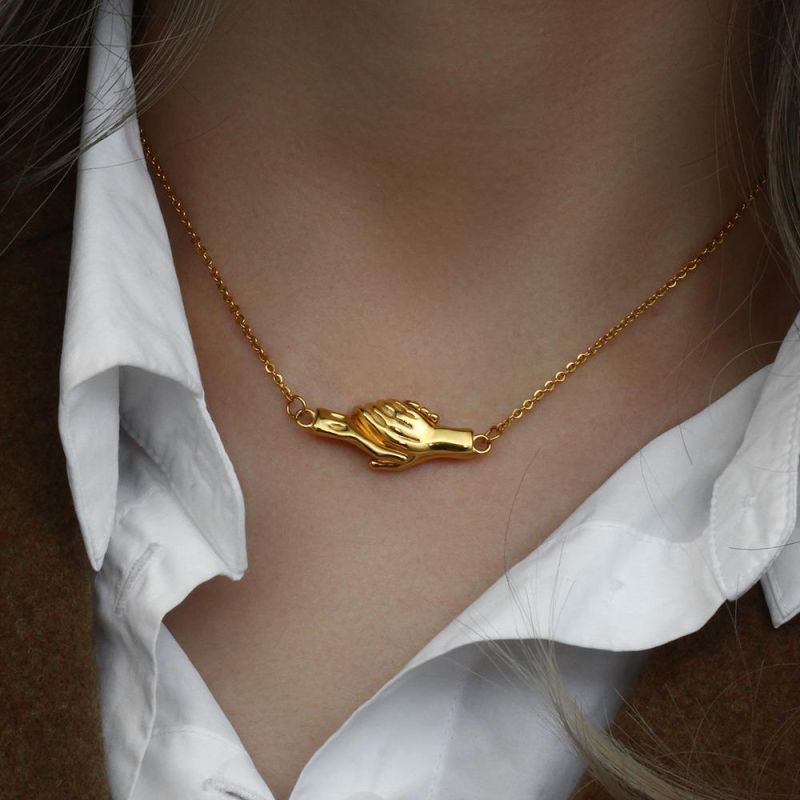 Factory Customized Fashion Jewelry Gold-Plated Stainless Steel Necklace Jewelry Magnetic Handshake Charm Pendant Steel Necklace Women′s Gold Necklace