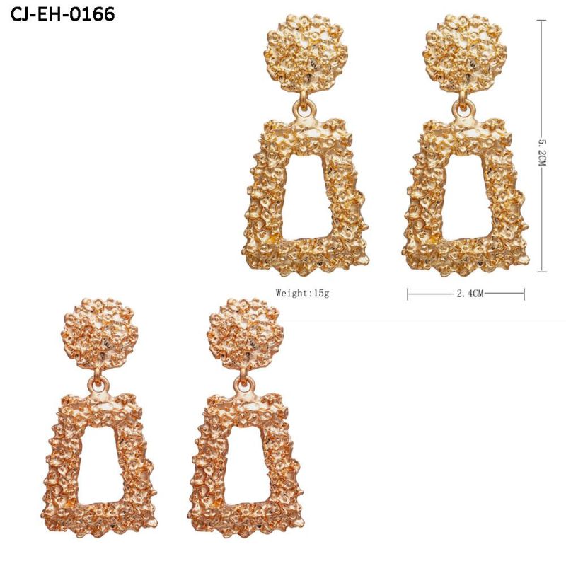 The Manufacturer Is Stocking a New Crop of Fashionable Earrings with Geometric Alloy Lacquered and Plated Earrings