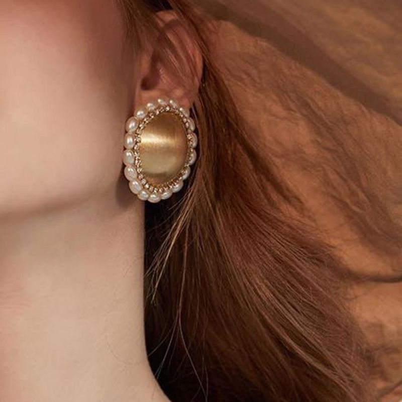Retro Pearl Earrings Simple Temperament Metal Lace Baroque Earrings Korean Ear Clip Female